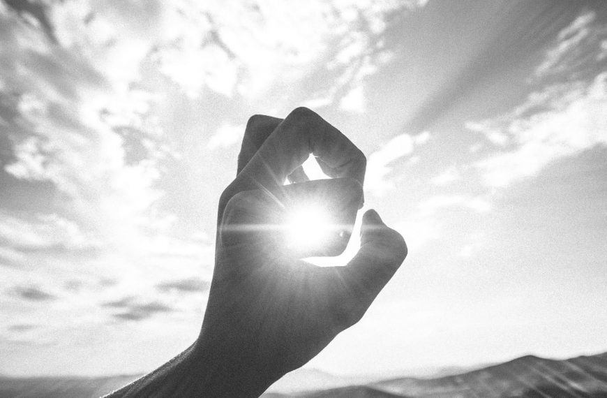 Mindful Living in Minimalist Style: Crafting Serenity for Parents Nurturing Young Minds